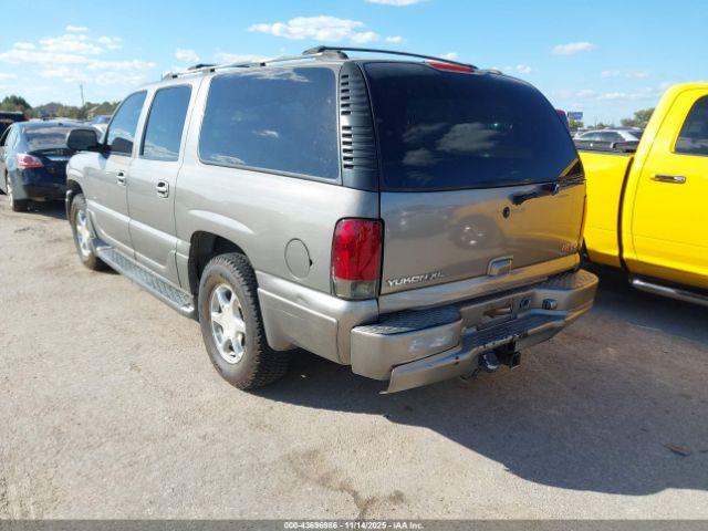 GMC Yukon Denali Image 3