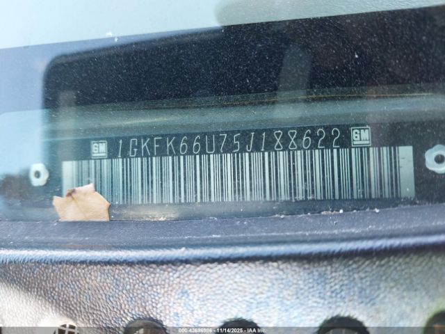 GMC Yukon Denali Image 10