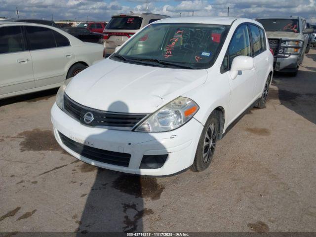 Nissan Versa 1.8s Image 3