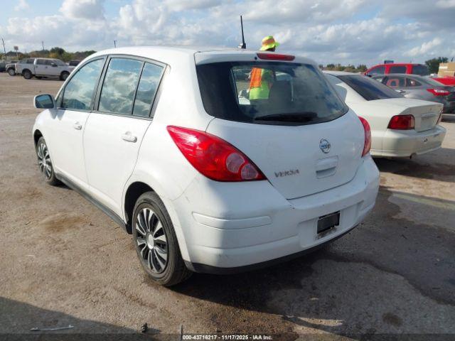 Nissan Versa 1.8s Image 2
