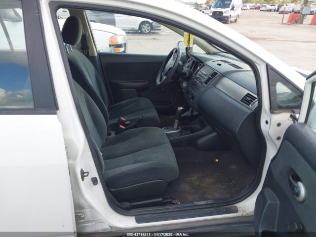 Nissan Versa 1.8s Image 4