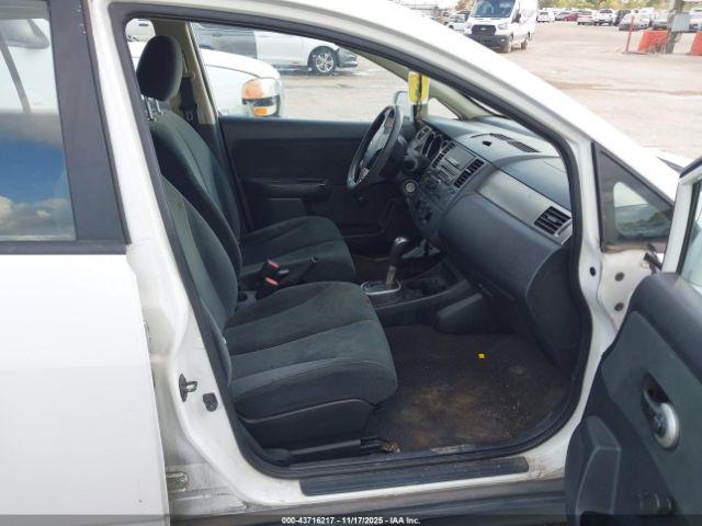 Nissan Versa 1.8s Image 4