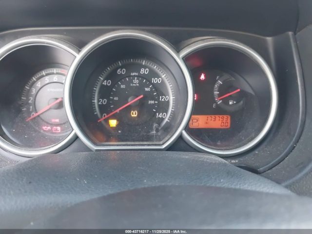 Nissan Versa 1.8s Image 8