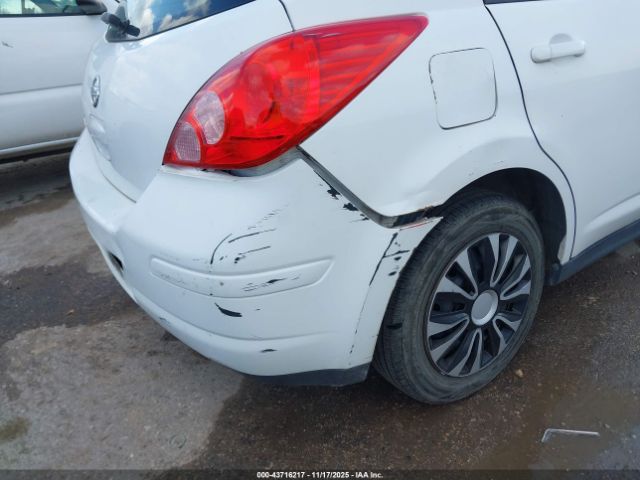 Nissan Versa 1.8s Image 13