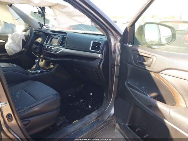 Toyota Highlander Le Plus V6 Image 6