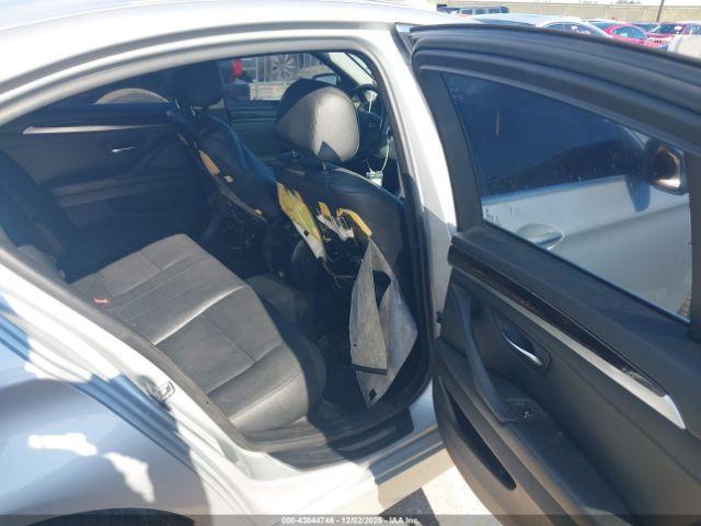 BMW 5 Series Image 8