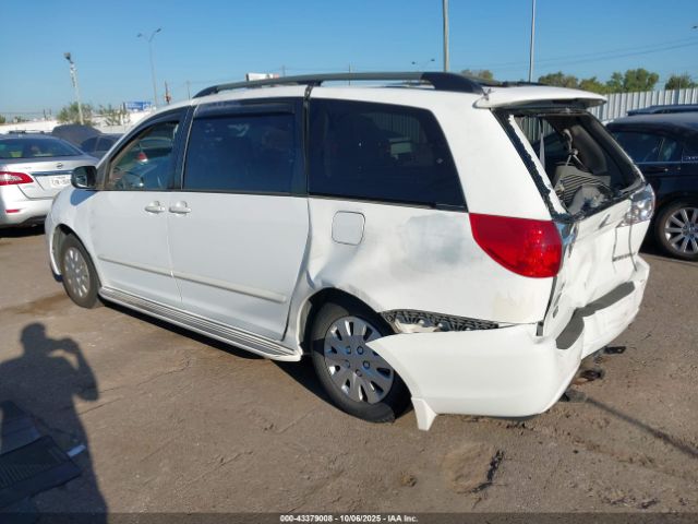 Toyota Sienna Le Image 3