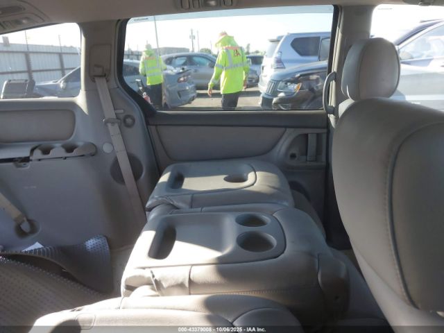 Toyota Sienna Le Image 6