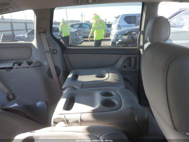 Toyota Sienna Le Image 6