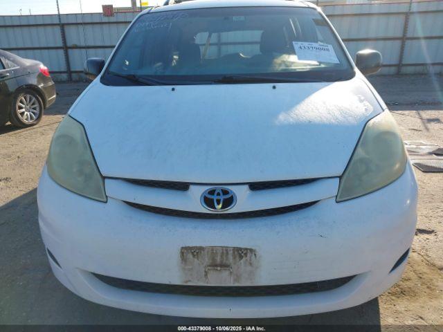 Toyota Sienna Le Image 14