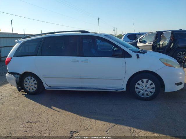Toyota Sienna Le Image 11