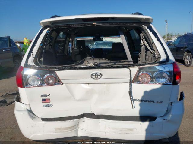 Toyota Sienna Le Image 13