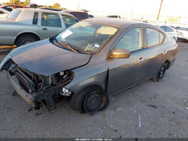 Nissan Versa Image 2