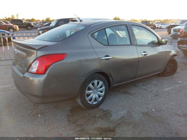 Nissan Versa Image 3