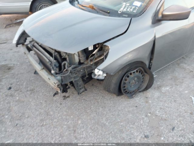 Nissan Versa Image 4