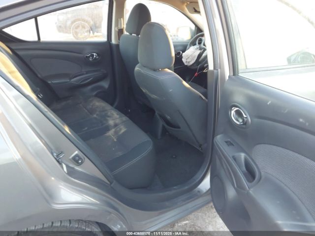 Nissan Versa Image 12