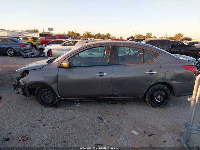 Nissan Versa Image 16