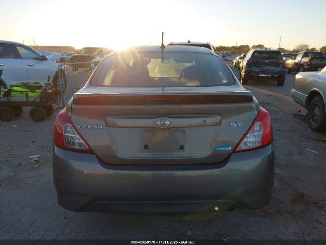 Nissan Versa Image 15