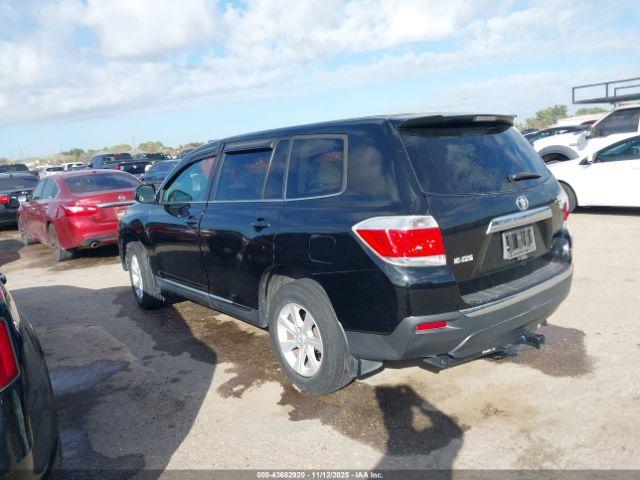 Toyota Highlander Base V6 Image 7