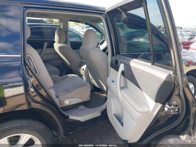 Toyota Highlander Base V6 Image 8