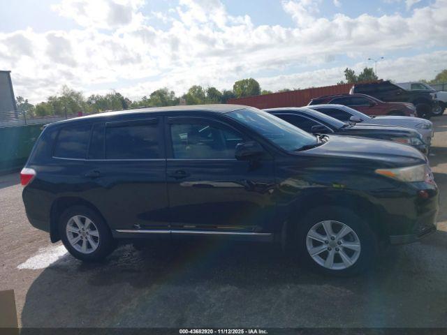 Toyota Highlander Base V6 Image 16