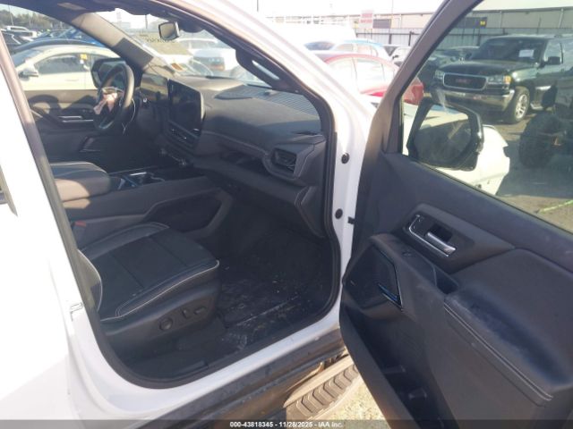 Chevrolet Silverado Ev Lt Image 16