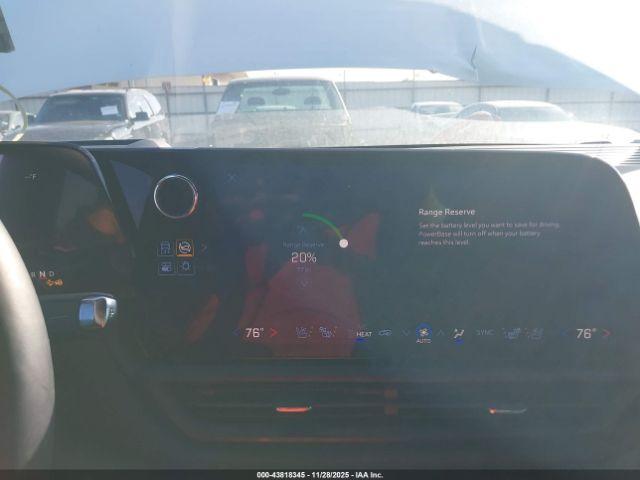 Chevrolet Silverado Ev Lt Image 14