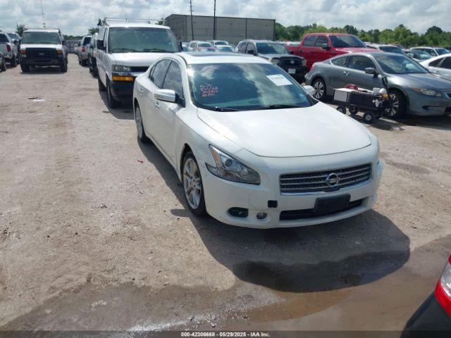 Salvage Nissan Maxima