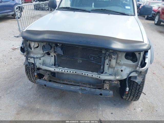 Toyota Tacoma Prerunner Image 3