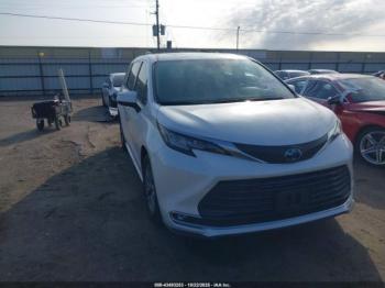  Salvage Toyota Sienna