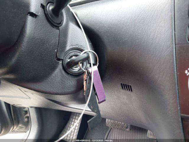 Toyota Corolla S Image 8