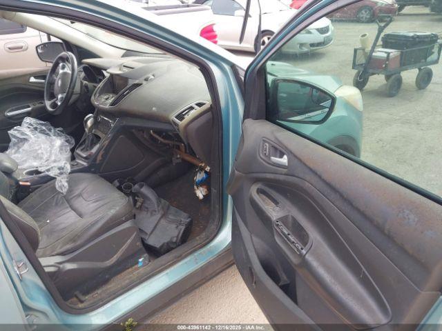 Ford Escape Titanium Image 3