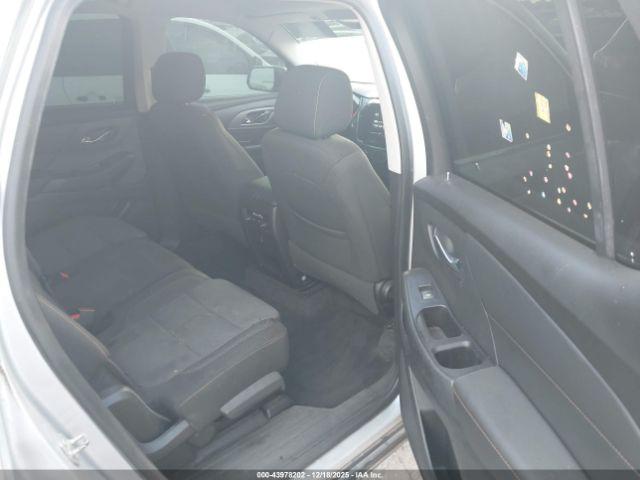 Chevrolet Traverse Ls Image 2