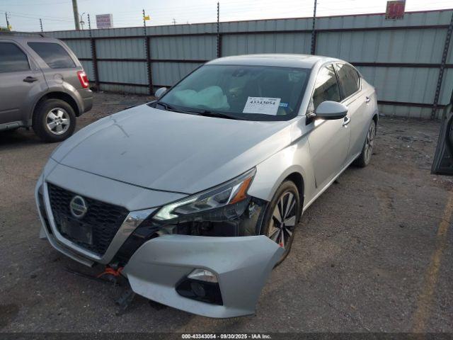 Nissan Altima Sl Fwd Image 3