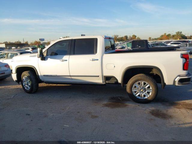 Chevrolet Silverado 2500 Image 3