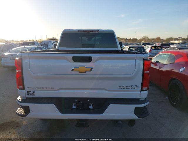 Chevrolet Silverado 2500 Image 14