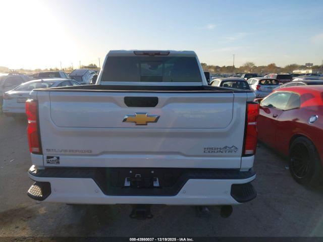 Chevrolet Silverado 2500 Image 14