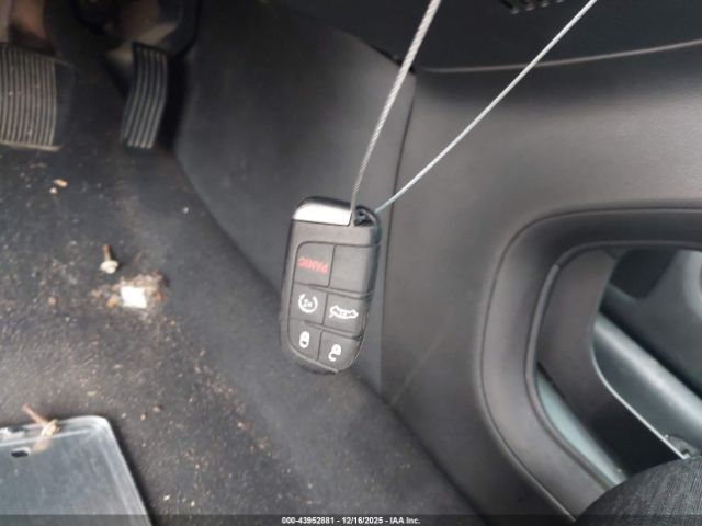 Chrysler 200 S Image 2