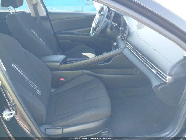 Hyundai ELANTRA Blue Image 12