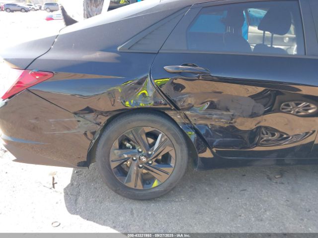 Hyundai ELANTRA Blue Image 6