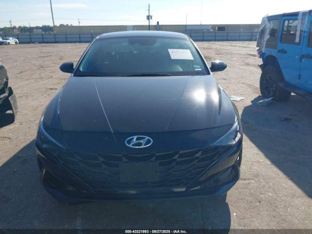 Hyundai ELANTRA Blue Image 7