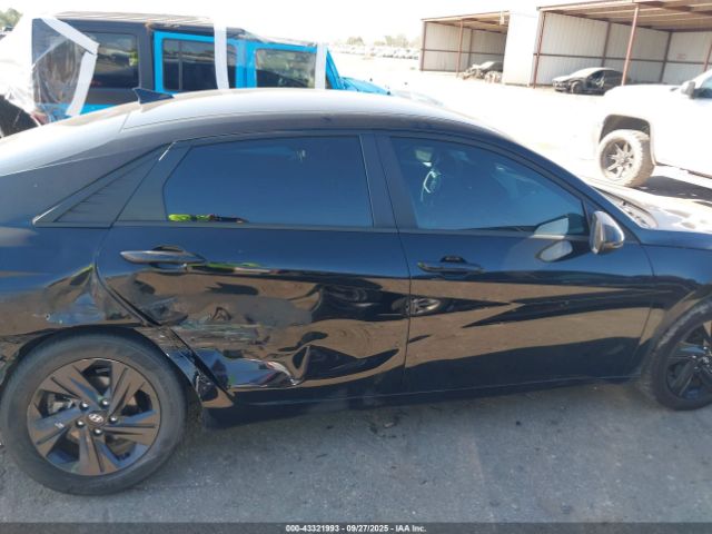 Hyundai ELANTRA Blue Image 10