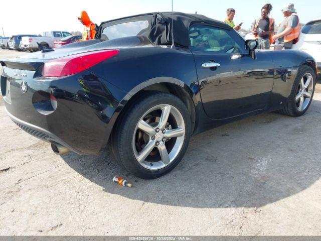 Pontiac Solstice Image 2