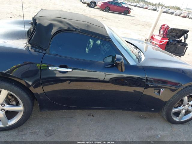 Pontiac Solstice Image 10