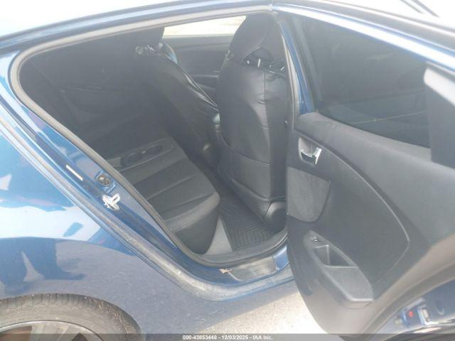 Hyundai VELOSTER Value Edition Image 6