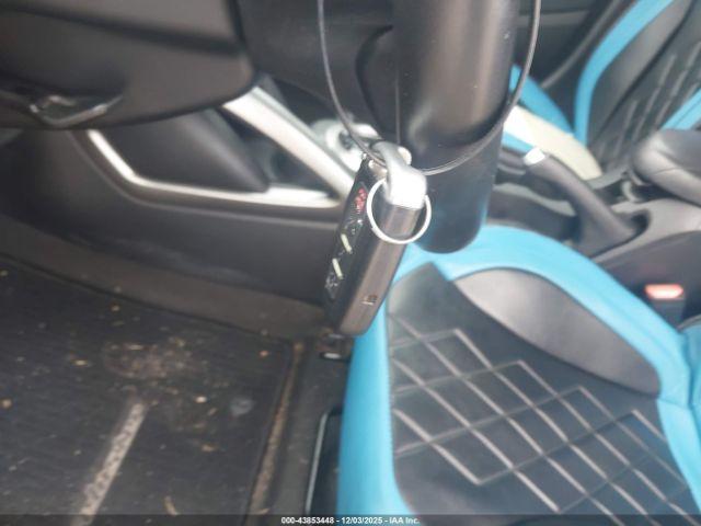 Hyundai VELOSTER Value Edition Image 5