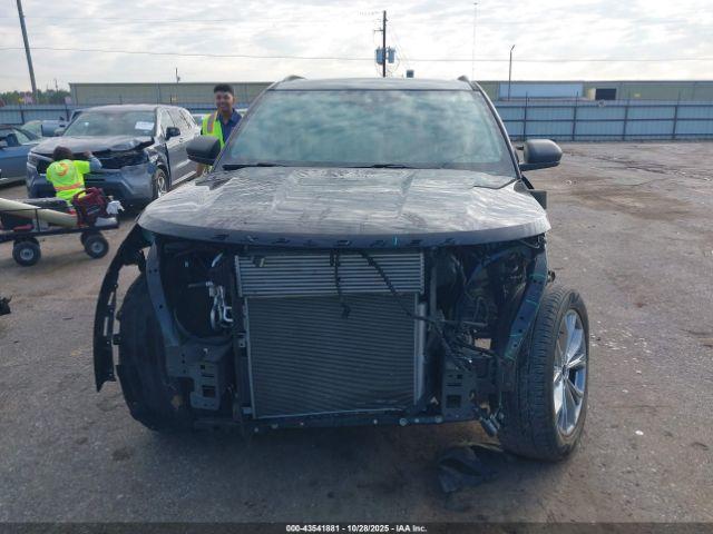 Ford Explorer Xlt Image 3