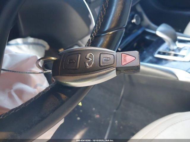 INFINITI Qx Luxury Image 4