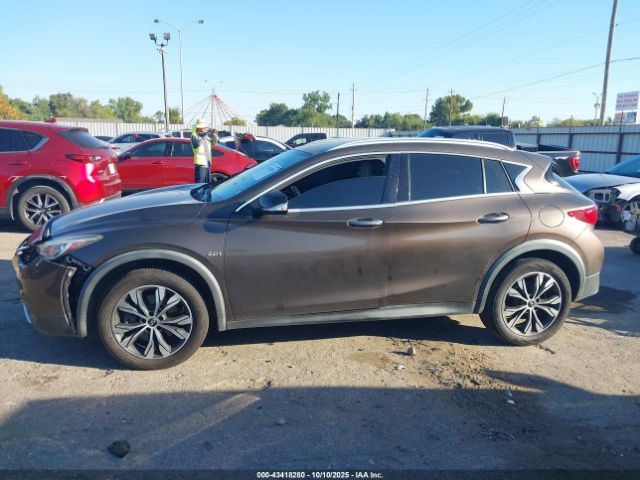 INFINITI Qx Luxury Image 2