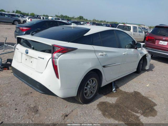 Toyota Prius Two Image 5